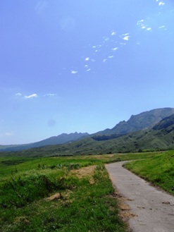 高岳、根子岳を望む