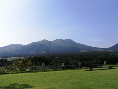 月廻り公園からみる阿蘇五岳